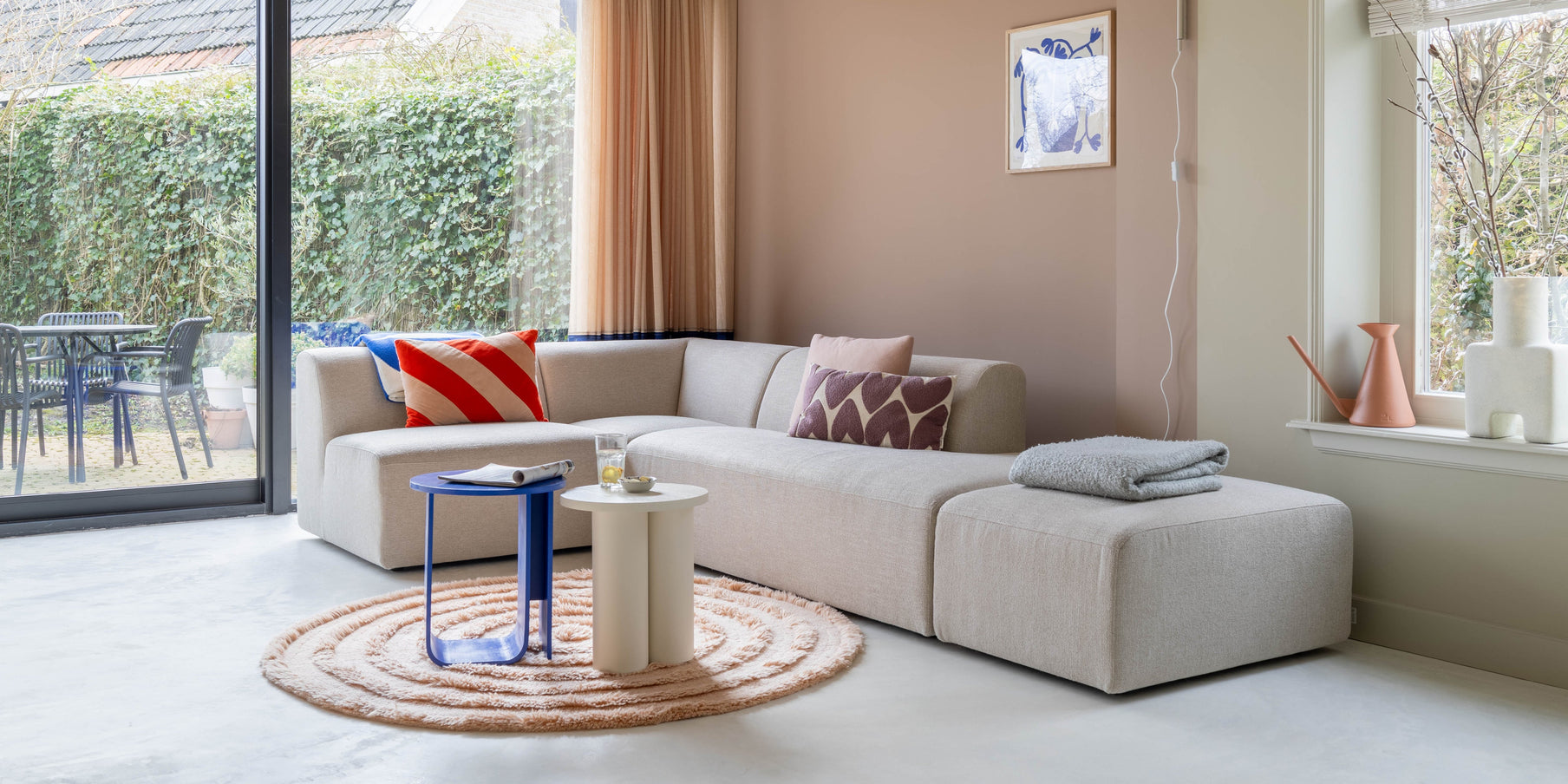 Elementenbank Finn By SIDDE - kleurrijk interieur - moderne woning - roze muur Elementenbank Finn By SIDDE - kleurrijk interieur - moderne woning - roze muur